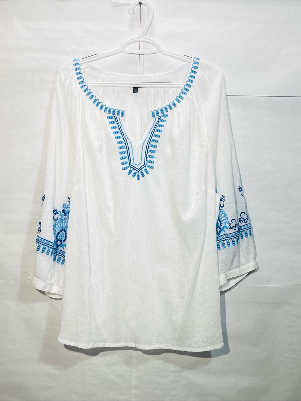 Talbots 3X Crinkle Gauze
Embroidered Blue & White Boho Beachwear Top VGUC